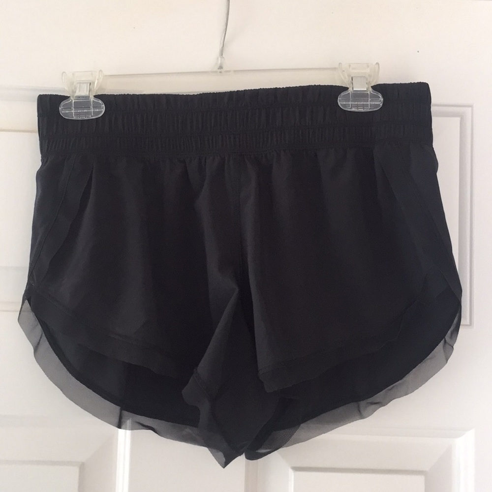 Lululemon Anew shorts size 6 Excellent condition.